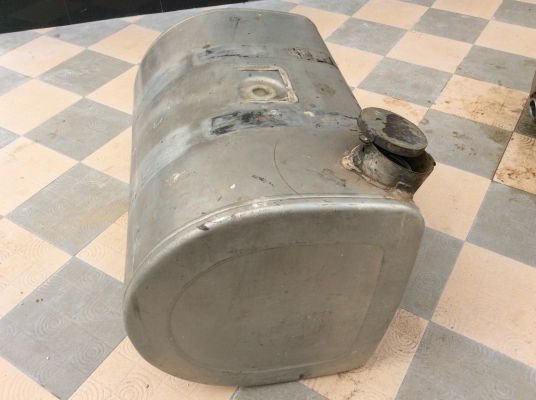 ขายด่วน. ถังน้ำมันอลูมิเนียม 450 ลิตร. มี 4ใบครับ ขายด่วน. ถังน้ำมันอลูมิเนียม 450 ลิตร. มี 4ใบครับ