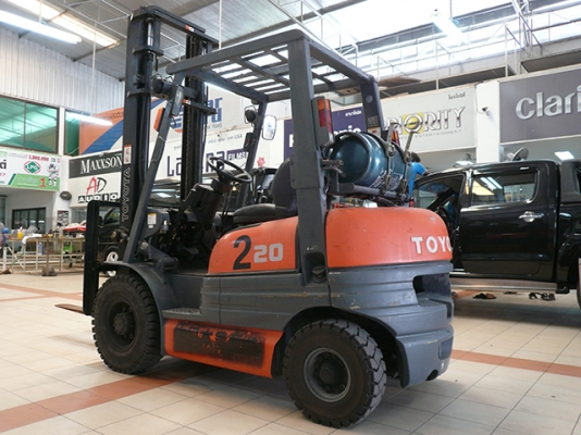 ขายรถโฟล์คลิฟท์มือสอง toyota รุ่น 6FG20 ราคา 195,000 บาท นำเข้าจากประเทศญี่ปุ่น 100\% ไม่เคยใช้งานในไทย