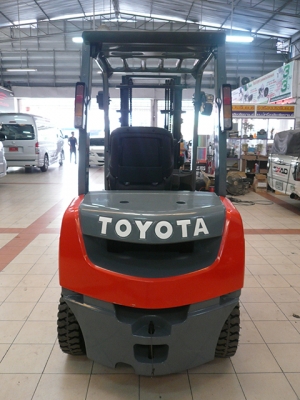ขายรถโฟล์คลิฟท์มือสอง toyota รุ่น 8FGL25 ราคา 355,000 บาท นำเข้าจากประเทศญี่ปุ่น 100\% ไม่เคยใช้งานในไทย