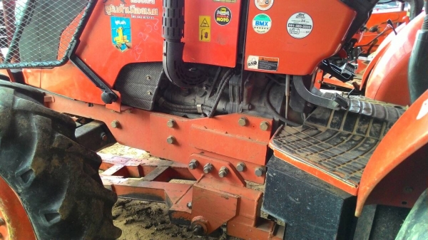 ขายรถไถ KUBOTA M7040 พร้อมดันหน้าและผาน6 อุปกรณ์หน้าหลังครบ รถเดิมๆ ราคา 450,000 สอบถาม 0818618678 อ.แกลง จ.ระยอง ขายรถไถ KUBOTA M7040 พร้อมดันหน้าและผาน6 อุปกรณ์หน้าหลังครบ รถเดิมๆ ราคา 450,000 สอบถาม 0818618678 อ.แกลง จ.ระยอง