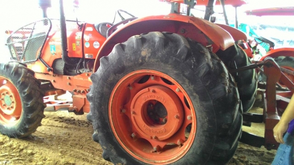 ขายรถไถ KUBOTA M7040 พร้อมดันหน้าและผาน6 อุปกรณ์หน้าหลังครบ รถเดิมๆ ราคา 450,000 สอบถาม 0818618678 อ.แกลง จ.ระยอง ขายรถไถ KUBOTA M7040 พร้อมดันหน้าและผาน6 อุปกรณ์หน้าหลังครบ รถเดิมๆ ราคา 450,000 สอบถาม 0818618678 อ.แกลง จ.ระยอง