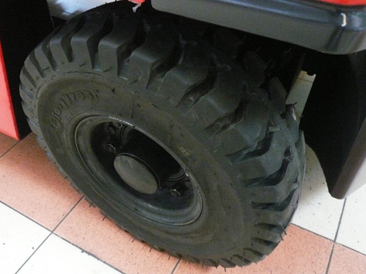 รถโฟล์คลิฟท์มือสอง NISSAN รุ่น PH02 ขนาดยก 2.5 ตัน นำเข้า จากประเทศญี่ปุ่น 100\% ไม่เคยใช้งานในประเทศไทย