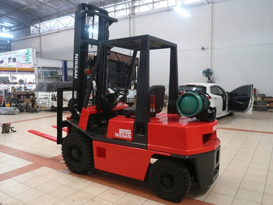 รถโฟล์คลิฟท์มือสอง NISSAN รุ่น PH02 ขนาดยก 2.5 ตัน นำเข้า จากประเทศญี่ปุ่น 100\% ไม่เคยใช้งานในประเทศไทย