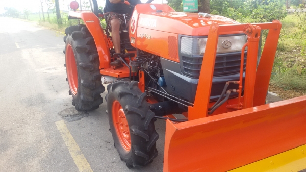 ขายรถคูโบต้าL3408แรงพร้อมไช้งานรถอยู่วังบัว คลองขลุง กำแพงเพชร  ราคา188000บาท  มีไบมีดหน้าหนึ่งอัน สนใจสอบุถามได้ที่081 3655997 อ๋าพร  พาเจริญ  ราคาต่อรองได้อีกนะครับ