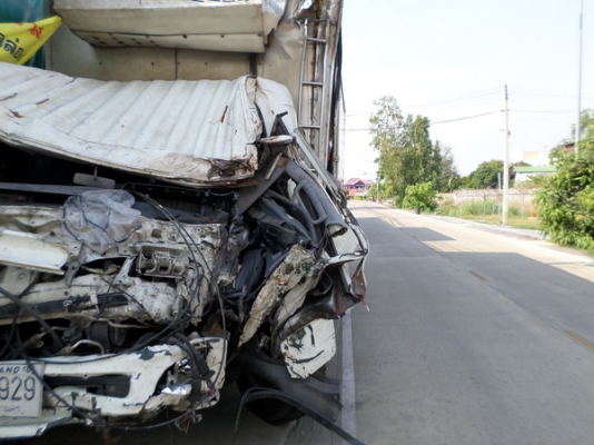 ซากรถ ประสบอุบัติเหตุ HINO ช่วงยาว ซากรถ ประสบอุบัติเหตุ HINO ช่วงยาว