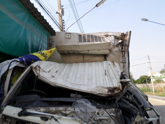 ซากรถ ประสบอุบัติเหตุ HINO ช่วงยาว ซากรถ ประสบอุบัติเหตุ HINO ช่วงยาว