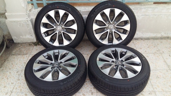 ขายล้อแม็ก accord g9 17" พร้อมยางป้ายแดงปี14 สนใจติดต่อเล็กคลองสามครับ 081-3747940 ขายล้อแม็ก accord g9 17" พร้อมยางป้ายแดงปี14 สนใจติดต่อเล็กคลองสามครับ 081-3747940