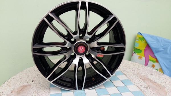 ขายล้อแม็กมือ2 Lenso samurai sca 15"&times;6.5" et38 4 รู100/114.3สนใจติดต่อเล็กคลองสามครับ 081-3747940