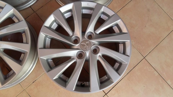 ขายล้อแม็กป้ายแดง Mitsu Attrage 15"&times;5.5" et38 4 รู100 สนใจติดต่อเล็กคลองสามครับ 081-3747940