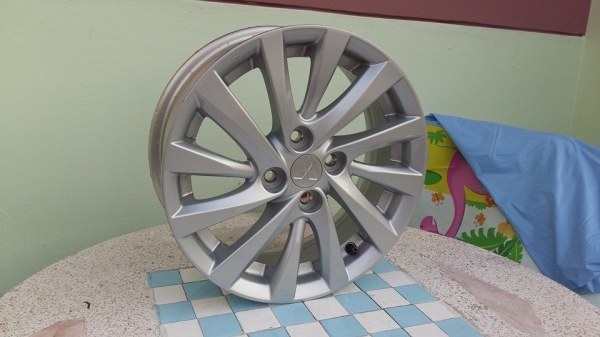 ขายล้อแม็กป้ายแดง Mitsu Attrage 15"&times;5.5" et38 4 รู100 สนใจติดต่อเล็กคลองสามครับ 081-3747940