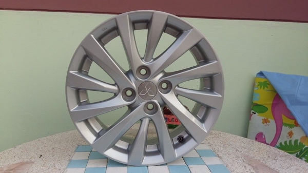 ขายล้อแม็กป้ายแดง Mitsu Attrage 15"&times;5.5" et38 4 รู100 สนใจติดต่อเล็กคลองสามครับ 081-3747940