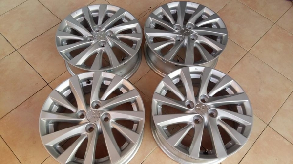 ขายล้อแม็กป้ายแดง Mitsu Attrage 15"&times;5.5" et38 4 รู100 สนใจติดต่อเล็กคลองสามครับ 081-3747940