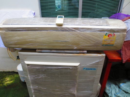 ขายด่วน แอร์มือสอง DAIKIN 18,000 BTU.