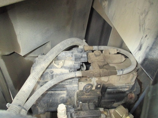 ขาย Kobelco SK135SR-1ES (YY04) ซุปเปอร์ ปี2006 มีใบมีดดัน แทรคเหล็กหุ้มยาง 4,400ชม.