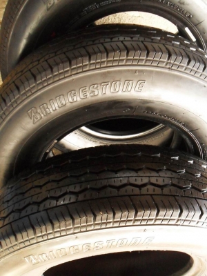 ยางกระบะขอบ15 บริดสโตน 195-R15ลงพื้นปลายปี13(4เส้น3,600บ)ดอกหนามาก90\%