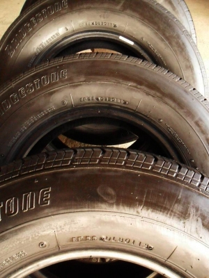 ยางกระบะขอบ15 บริดสโตน 195-R15ลงพื้นปลายปี13(4เส้น3,600บ)ดอกหนามาก90\%