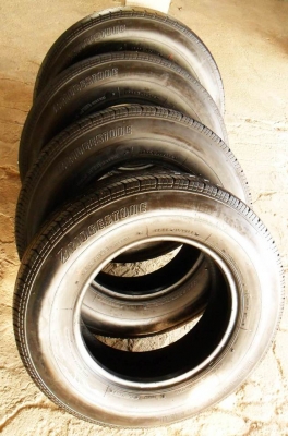 ยางกระบะขอบ15 บริดสโตน 195-R15ลงพื้นปลายปี13(4เส้น3,600บ)ดอกหนามาก90\%