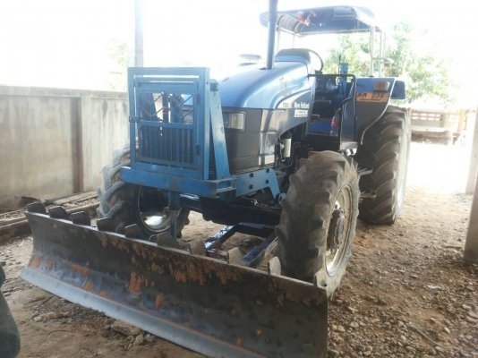 รถแทรกเตอร์ NEWHOLLAND ปี 2556 แบบ TS90 เครื่อง 450 ราคา 750,000 บ.