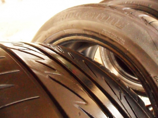 ยางแก้มเตี้ยขอบ16 บริดสโตน205-50-R16ลงพื้นปี13(4เส้น3,200บ) ยางแก้มเตี้ยขอบ16 บริดสโตน205-50-R16ลงพื้นปี13(4เส้น3,200บ)