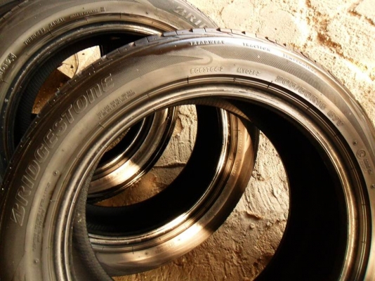 ยางแก้มเตี้ยขอบ16 บริดสโตน205-50-R16ลงพื้นปี13(4เส้น3,200บ) ยางแก้มเตี้ยขอบ16 บริดสโตน205-50-R16ลงพื้นปี13(4เส้น3,200บ)