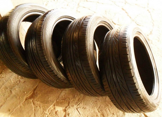 ยางแก้มเตี้ยขอบ16 บริดสโตน205-50-R16ลงพื้นปี13(4เส้น3,200บ) ยางแก้มเตี้ยขอบ16 บริดสโตน205-50-R16ลงพื้นปี13(4เส้น3,200บ)