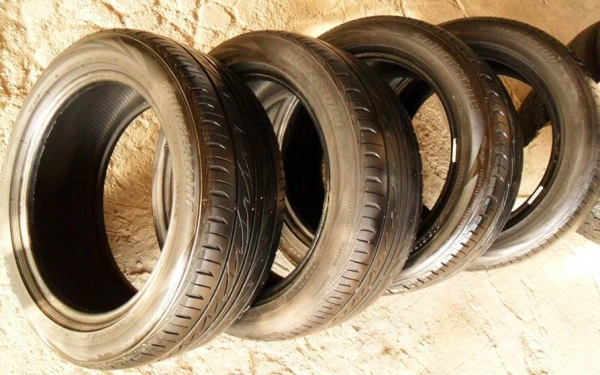 ยางแก้มเตี้ยขอบ16 บริดสโตน205-50-R16ลงพื้นปี13(4เส้น3,200บ) ยางแก้มเตี้ยขอบ16 บริดสโตน205-50-R16ลงพื้นปี13(4เส้น3,200บ)