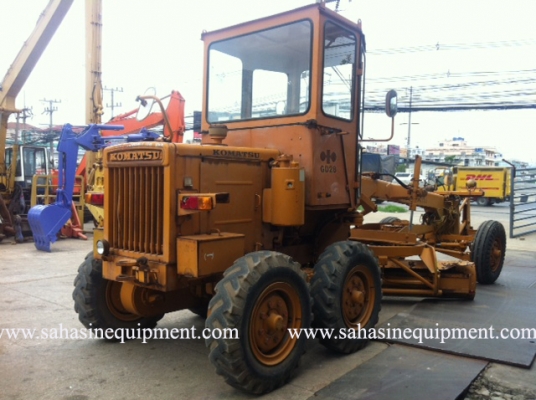 รถเกรด ยี่ห้อ KOMATSU รุ่น GD28AC-1 S/N 13XX บจก.สหสินอีควิปเม้นท์ โทร.081-5851880, 02-5168100-1 www.sahasinequipment.com รถเกรด ยี่ห้อ KOMATSU รุ่น GD28AC-1 S/N 13XX บจก.สหสินอีควิปเม้นท์ โทร.081-5851880, 02-5168100-1 www.sahasinequipment.com