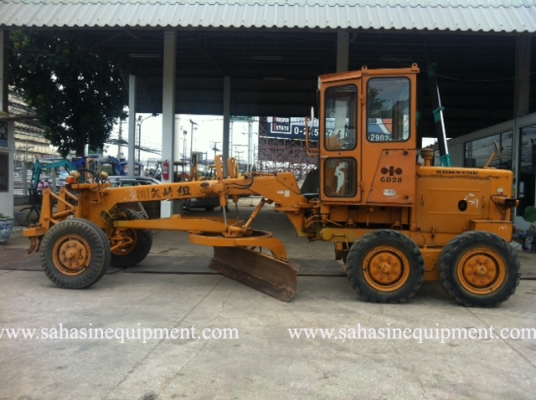 รถเกรด ยี่ห้อ KOMATSU รุ่น GD28AC-1 S/N 13XX บจก.สหสินอีควิปเม้นท์ โทร.081-5851880, 02-5168100-1 www.sahasinequipment.com รถเกรด ยี่ห้อ KOMATSU รุ่น GD28AC-1 S/N 13XX บจก.สหสินอีควิปเม้นท์ โทร.081-5851880, 02-5168100-1 www.sahasinequipment.com