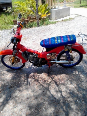 ขายๆๆๆๆ ซี100 สภาพโอเค เครื่องดีมากๆๆคับวิ่งดี สีพอใช่ได้คับ มีสำเนาเครื่อง คับ โครงมีใบซื้อขายคับ ขายๆ 11000 คับ