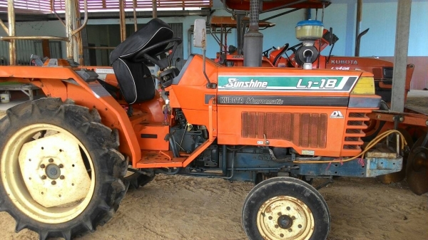 ขายรถไถ KUBOTA L1-18 เพลาเดียว ราคา 48,000 อ.แกลง จ.ระยอง  สอบถาม 0818618678