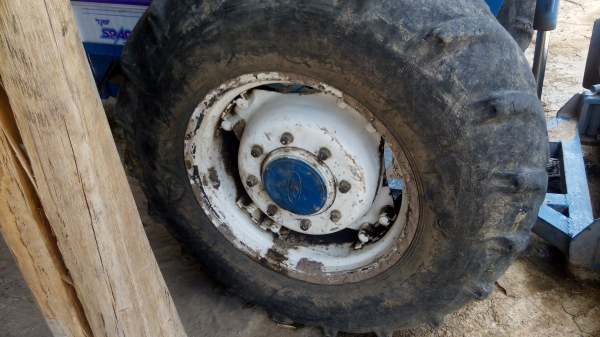 ขายรถไถ 2เพลา 6สูบ รุ้น 7810 คานหน้าคาลาโล้  เอกสารครบ ราคาต่อรองได้