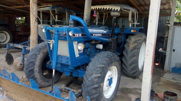 ขายรถไถ 2เพลา 6สูบ รุ้น 7810 คานหน้าคาลาโล้  เอกสารครบ ราคาต่อรองได้