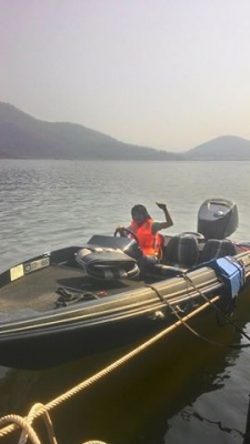 เรือแบสนอก