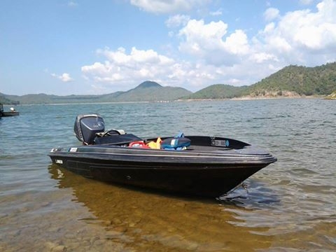 เรือแบสนอก