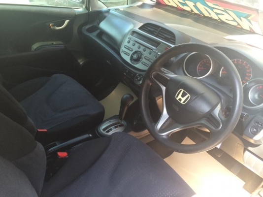 HONDA JAZZ 1.5 SV. ปี 12 เกีย ออโต้