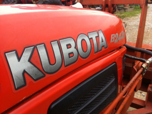 ขาย KUBOTA B2420 ใบดันหน้าพร้อมผาน3 รถไร่ครับ สภาพดีพร้อมใช้งานครับ