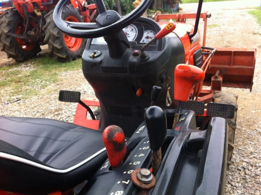 ขาย KUBOTA B2420 ใบดันหน้าพร้อมผาน3 รถไร่ครับ สภาพดีพร้อมใช้งานครับ