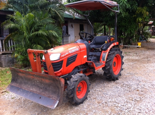 ขาย KUBOTA B2420 ใบดันหน้าพร้อมผาน3 รถไร่ครับ สภาพดีพร้อมใช้งานครับ