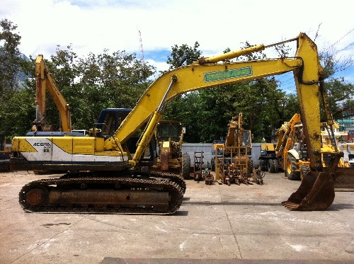 รถขุด ยี่ห้อ KOBELCO รุ่น SK200-1 S/N 10XXX นำเข้า ไม่เคยใช้งานในไทย บจก.สหสินอีควิปเม้นท์ โทร.081-5851880, 02-5168100-1 www.sahasinequipment.com รถขุด ยี่ห้อ KOBELCO รุ่น SK200-1 S/N 10XXX นำเข้า ไม่เคยใช้งานในไทย บจก.สหสินอีควิปเม้นท์ โทร.081-5851880, 02-5168100-1 www.sahasinequipment.com