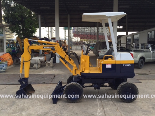 รถขุดล้อยาง ยี่ห้อKOMATSU รุ่น PW05 S/N 11XX นำเข้า บจก.สหสินอีควิปเม้นท์ โทร.081-5851880, 02-5168100-1 www.sahasinequipment.com
