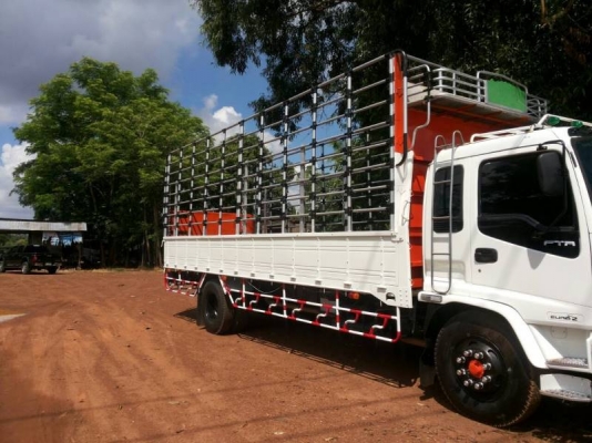 ขายด่วน รถบรรทุก 6 ล้อ  ISUZU DECA  200 แรงม้า.