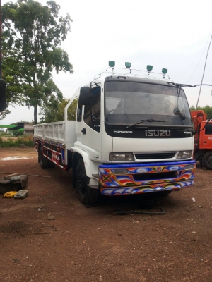 ขายด่วน รถบรรทุก 6 ล้อ  ISUZU DECA  200 แรงม้า.