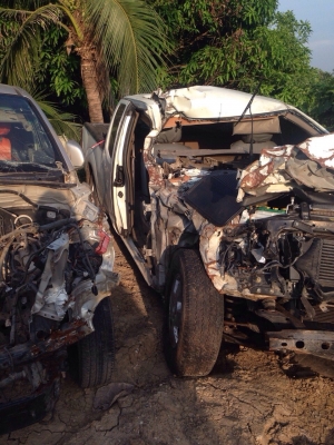 นิสสันนาวาร่า ปี10 เครื่องyd25 สีขาวโอนลอยแยกขายได้ทุกอย่าง เครื่องเกีนร์สมบูรณ์