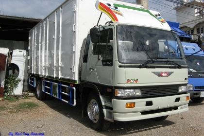 ขาย 6 ล้อ ฮีโน่ สิงห์ไฮเทค 195 แรง ตู้ 10 บานยาว7.30 ม. ปี 1995 สภาพเดิม ๆ สวยจัดกว่า 90\% เครื่องแน่น คัสซีสวยกิ๊ป ตู้สภาพดี สนใจชมรถก่อนได้ครับ