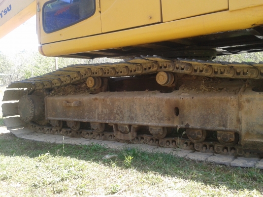 komatsu pc200-6 รถเครื่องดี ปั๊มแรง พร้อมใช้งาน ยังใช้งานอยู่ ขายเนื่องจากงานน้อย รถสาดสีใหม่ ราคาต่อรองได้ 087-2976734 095-0403929