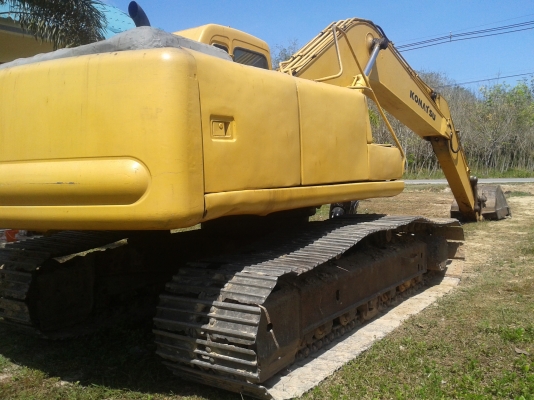 komatsu pc200-6 รถเครื่องดี ปั๊มแรง พร้อมใช้งาน ยังใช้งานอยู่ ขายเนื่องจากงานน้อย รถสาดสีใหม่ ราคาต่อรองได้ 087-2976734 095-0403929