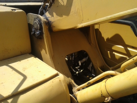 komatsu pc200-6 รถเครื่องดี ปั๊มแรง พร้อมใช้งาน ยังใช้งานอยู่ ขายเนื่องจากงานน้อย รถสาดสีใหม่ ราคาต่อรองได้ 087-2976734 095-0403929