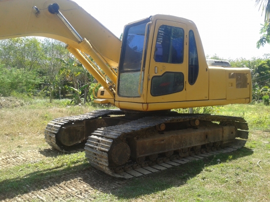 komatsu pc200-6 รถเครื่องดี ปั๊มแรง พร้อมใช้งาน ยังใช้งานอยู่ ขายเนื่องจากงานน้อย รถสาดสีใหม่ ราคาต่อรองได้ 087-2976734 095-0403929