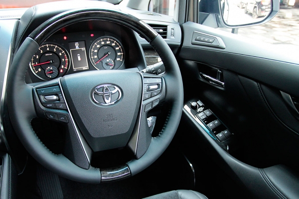 2015 TOYOTA VELLFIRE