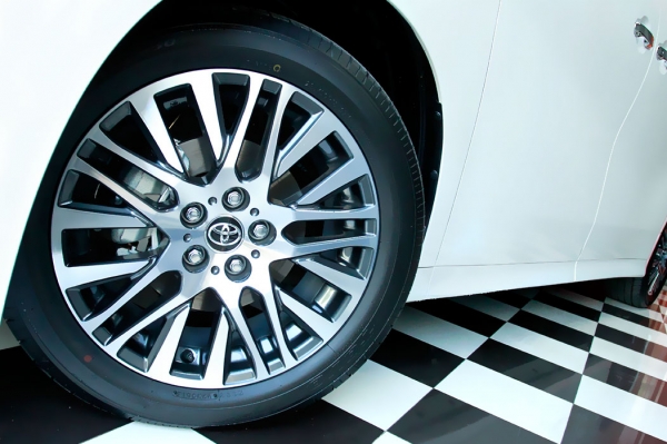 2015 TOYOTA VELLFIRE